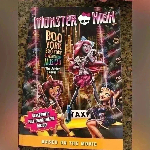 Monster High Based on the Movie soft cover book - Picture 1 of 3